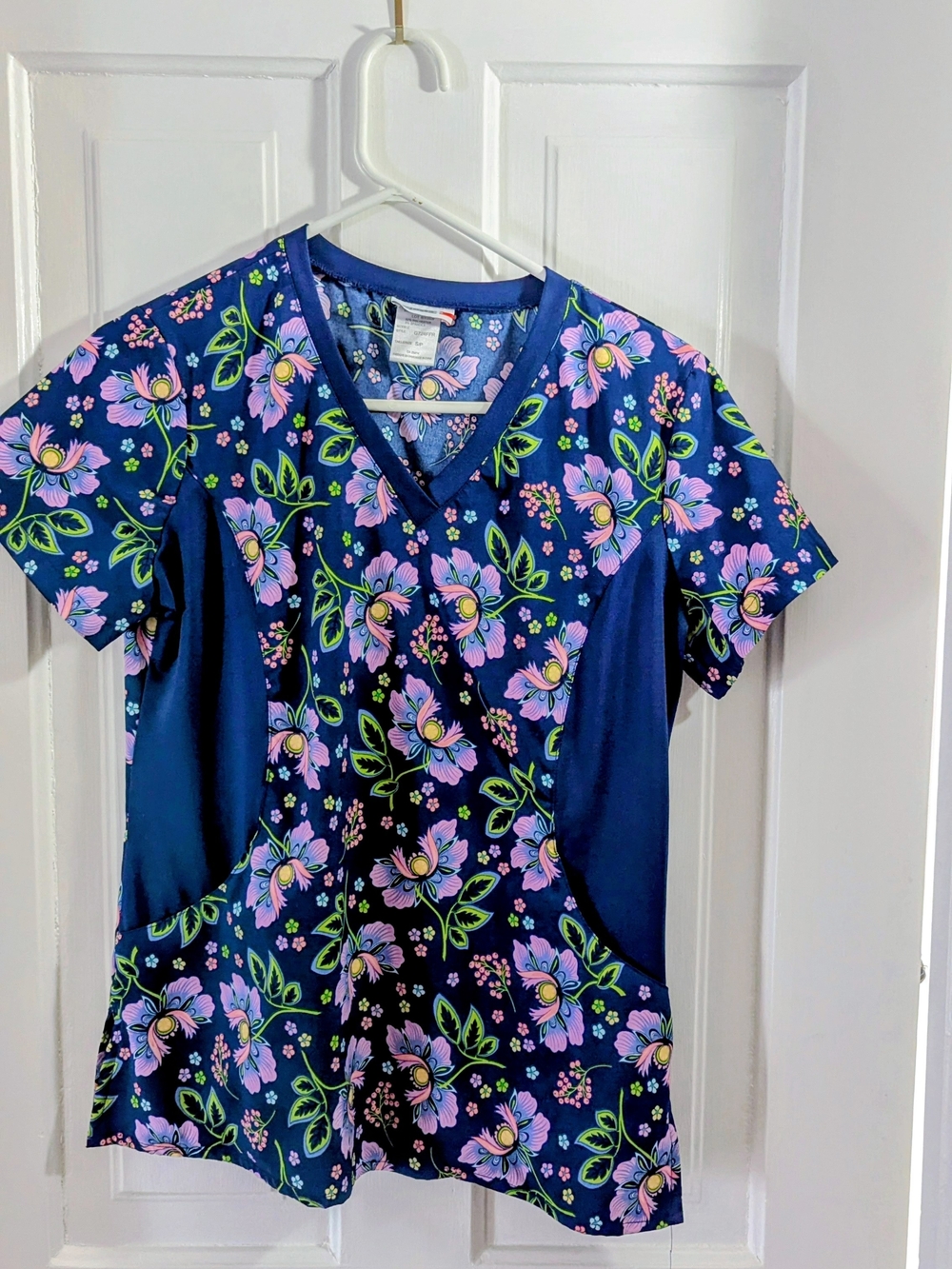White Cross Floral Scrub Top in Blue & Pink Small